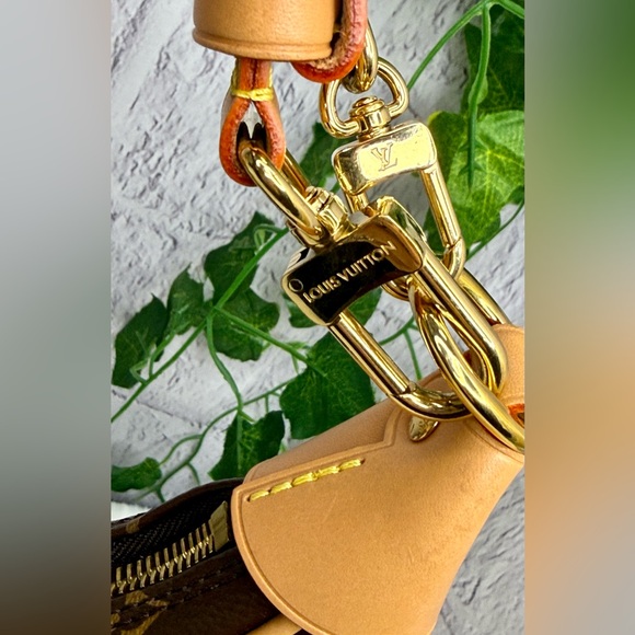 Authentic Louis Vuitton Loop (Monogram) - Picture 13 of 14